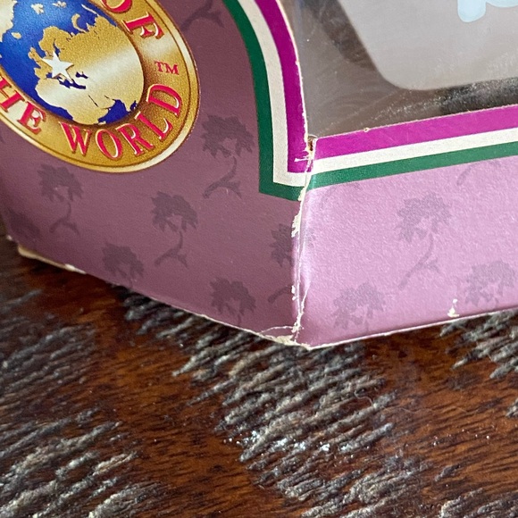 Sold! Austrian Barbie Dolls of the World Collector Edition 1998 Mattel 21553 - Picture 8 of 8